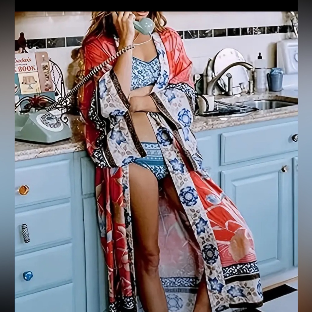 Woman’s Kimono - Picture 4 of 5